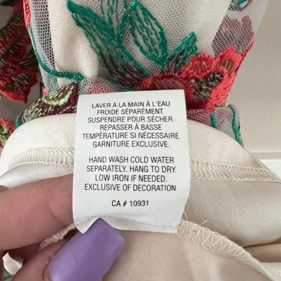 Formal Sleeveless Embroidered Dress by Laura Size Medium Like New - Picture 7 of 7